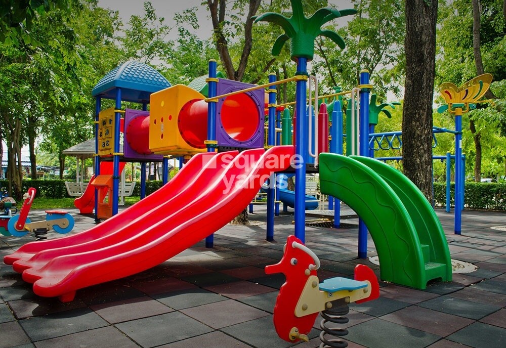 Adarsh Palm Retreat Daffodils