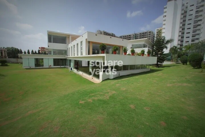 Alpine Pyramid Clubhouse External Image