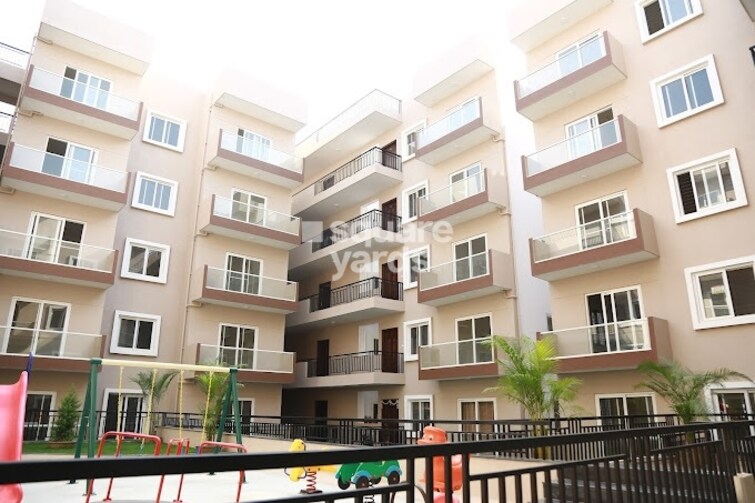 Amigo Lake View Tower View 1