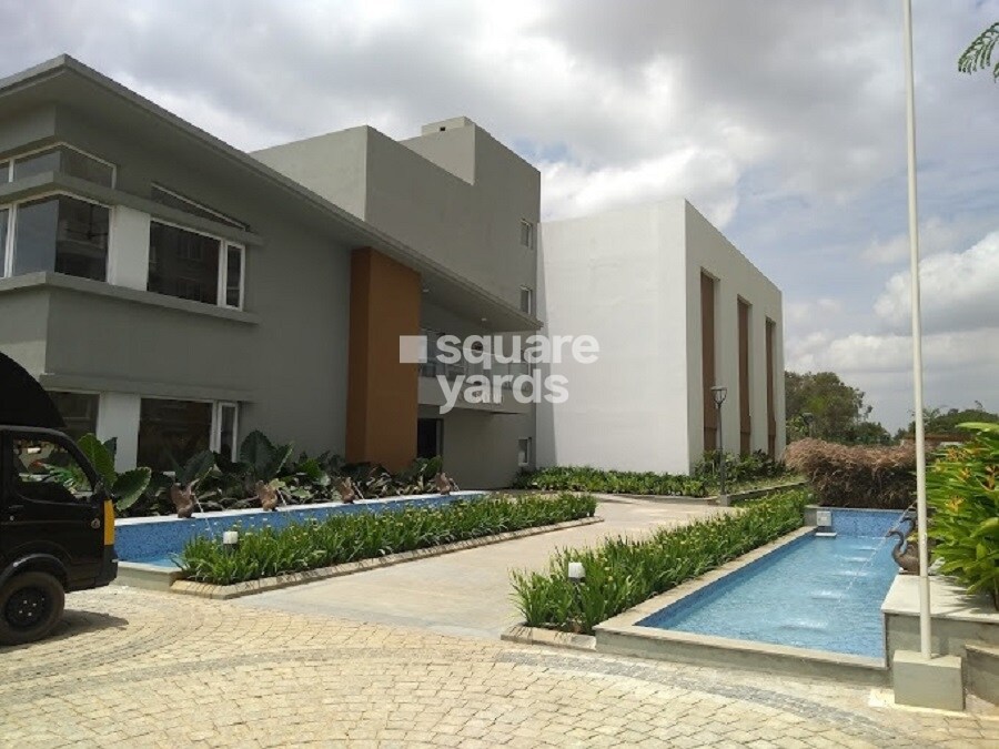 Bren EdgeWaters Clubhouse External Image