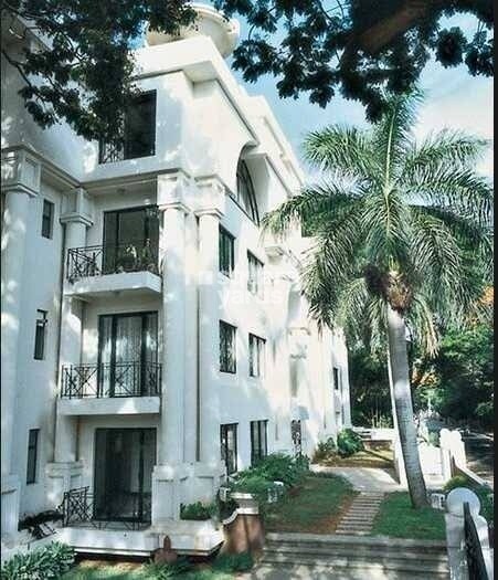 Elegant Solitaire Apartment Exteriors
