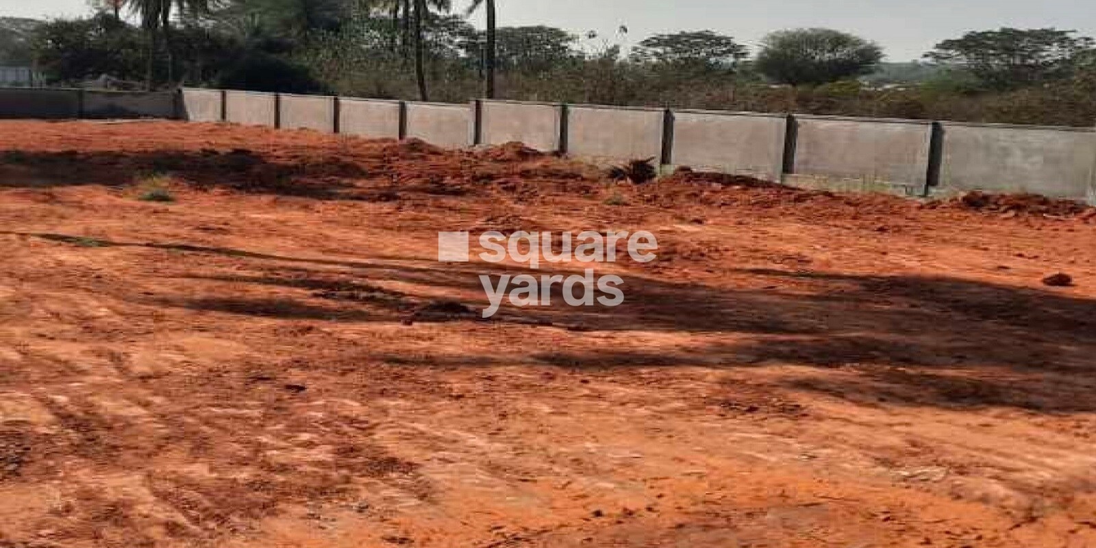 Elite-ECL-Petal_a dirt road with a fence and a fence post