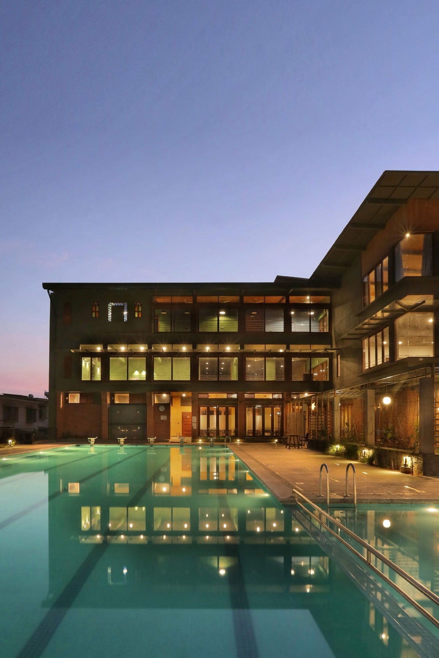 Good Earth Motif Clubhouse External Image