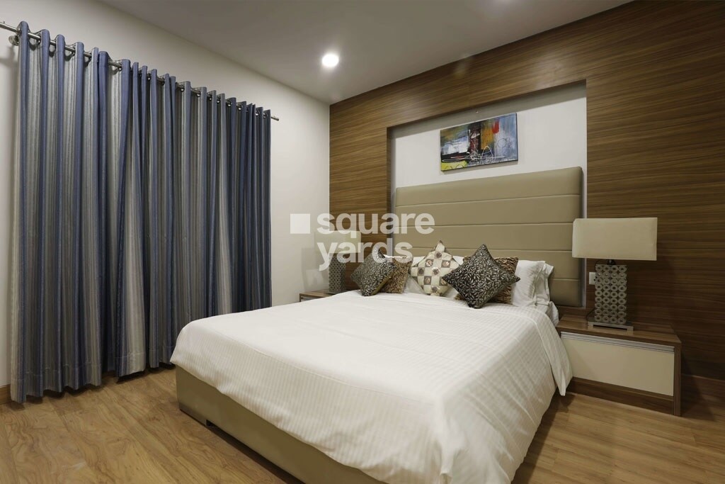 Mantri Primus Reflection