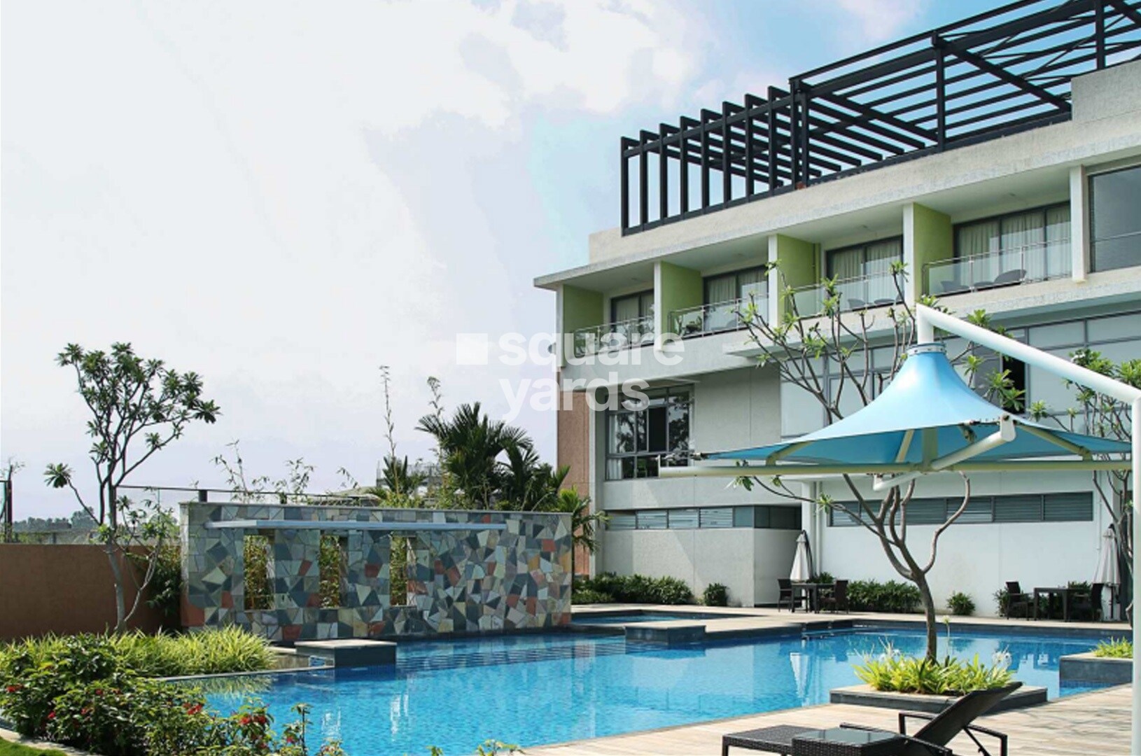 Pioneer East Avvenue