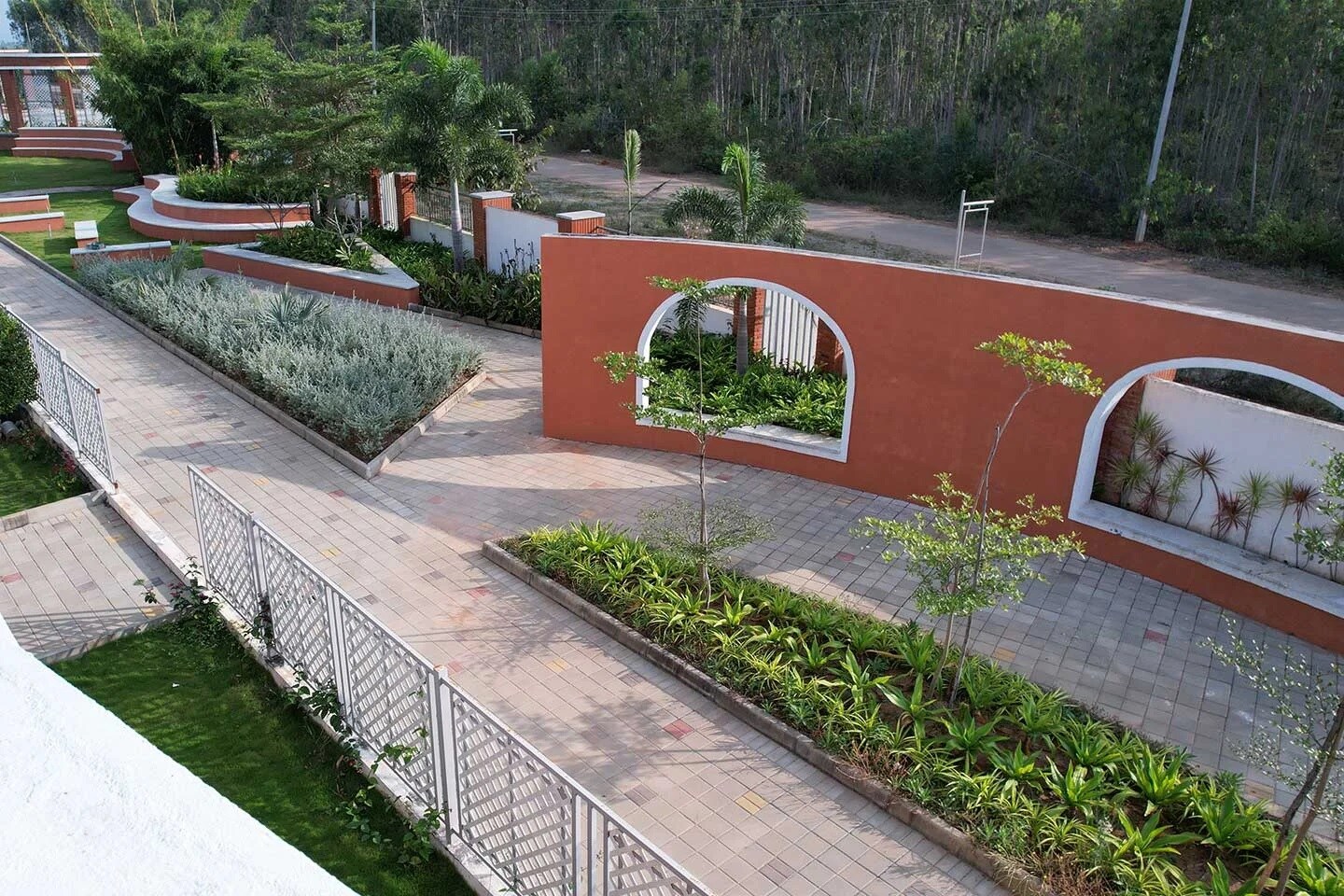 Saroj Whispering Winds Brisa