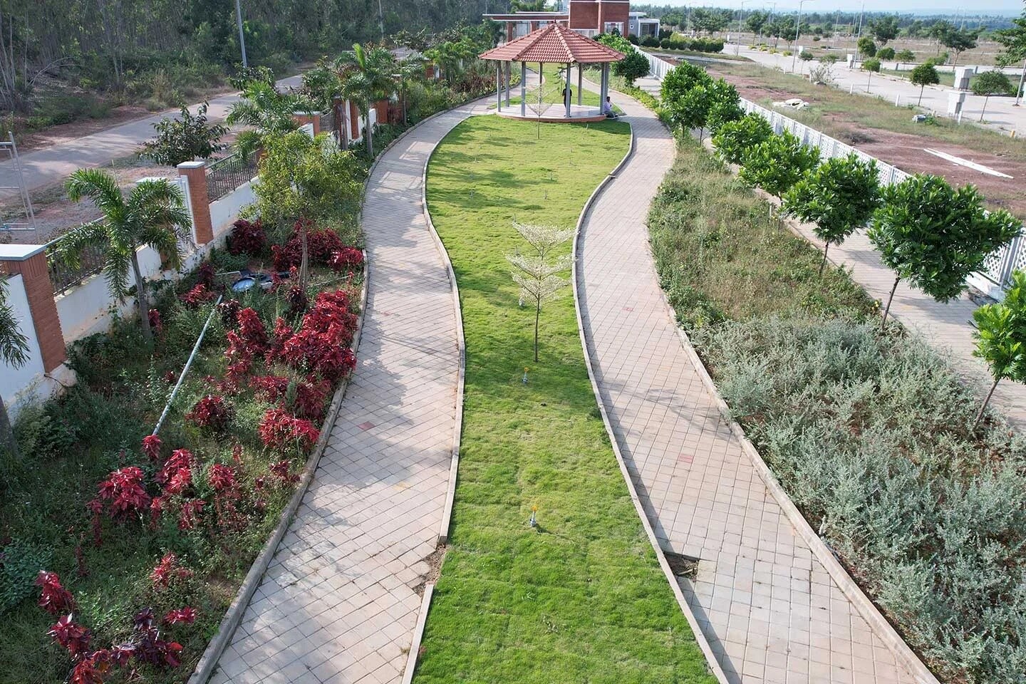 Saroj Whispering Winds Brisa