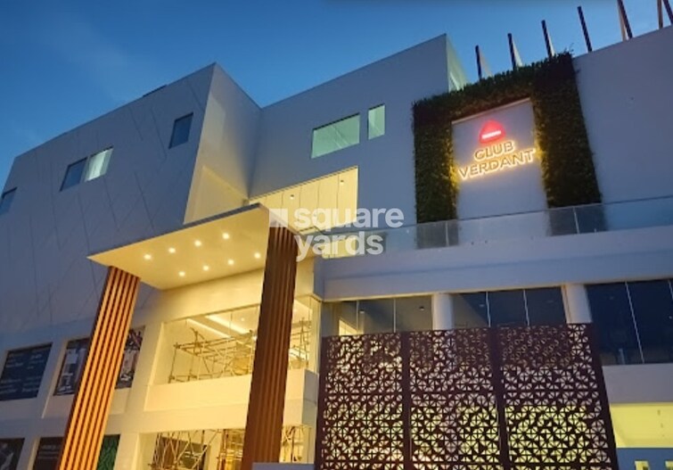 Trifecta Verde En Resplandor Clubhouse External Image 2