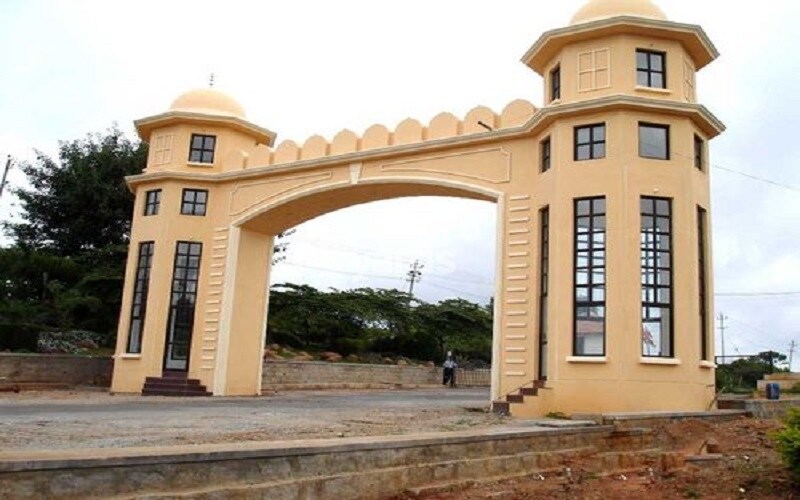 Vakil Garden City Entrance View