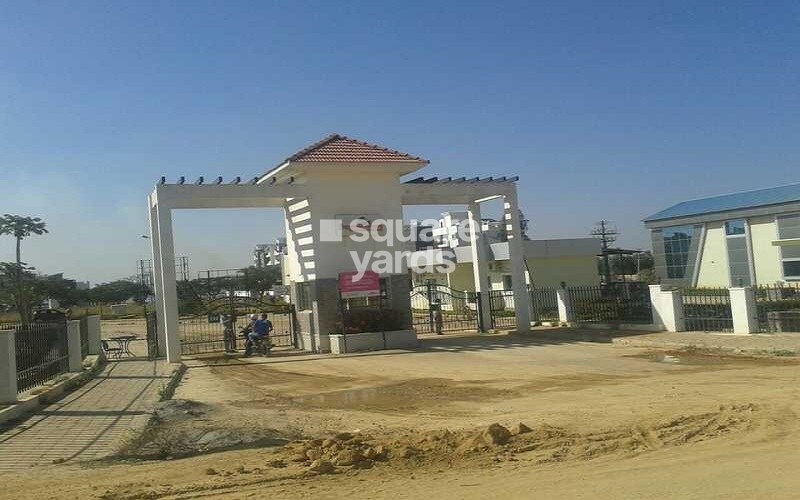 Vakil Whispering Woods Entrance View