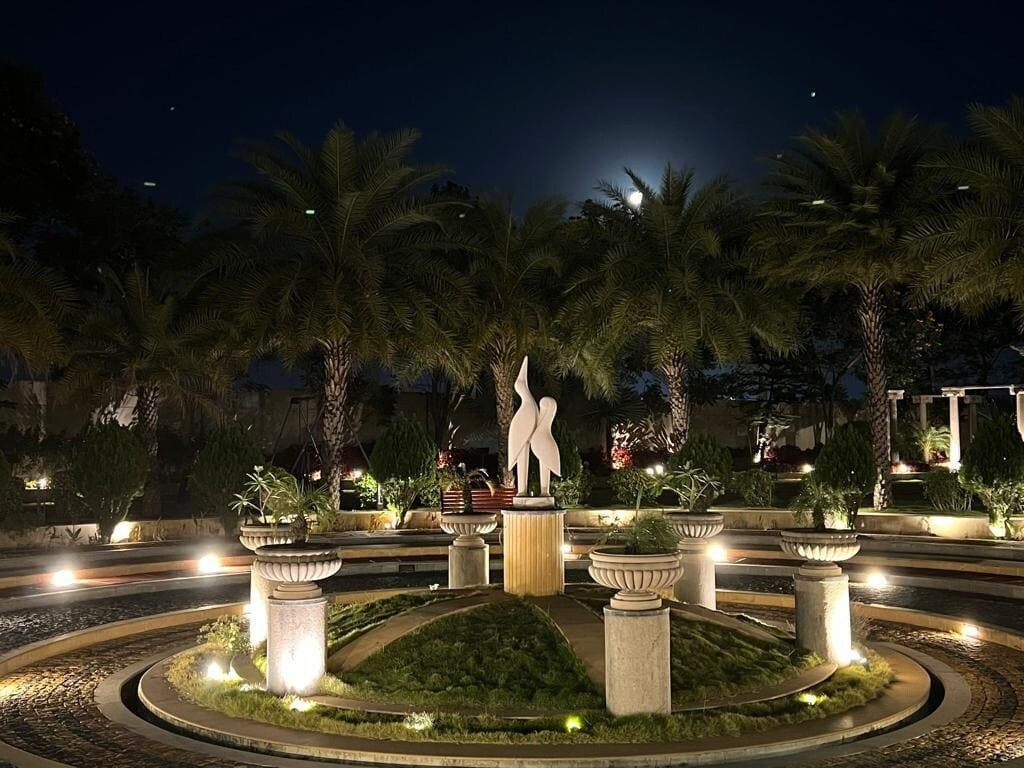 Paras Emperor Amenities-Features