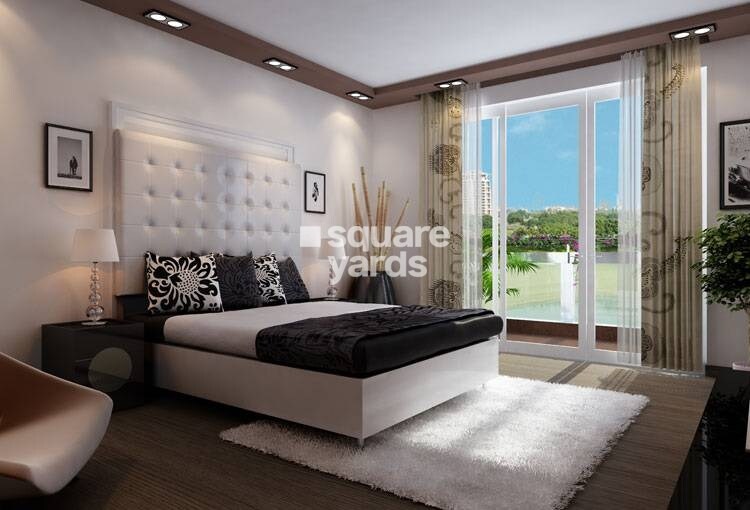 DLF Commanders Court