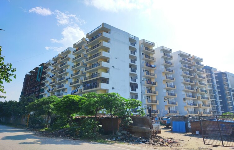 Andromida Planet One Apartment Exteriors