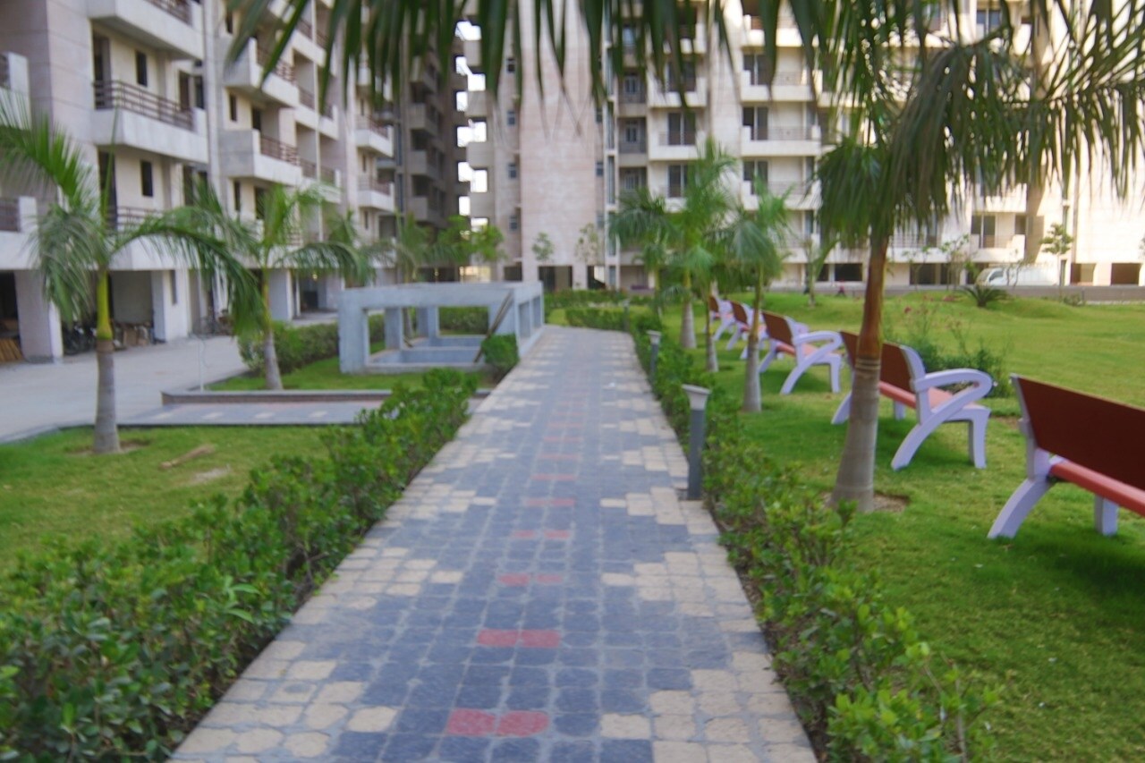 Care The Alien Court