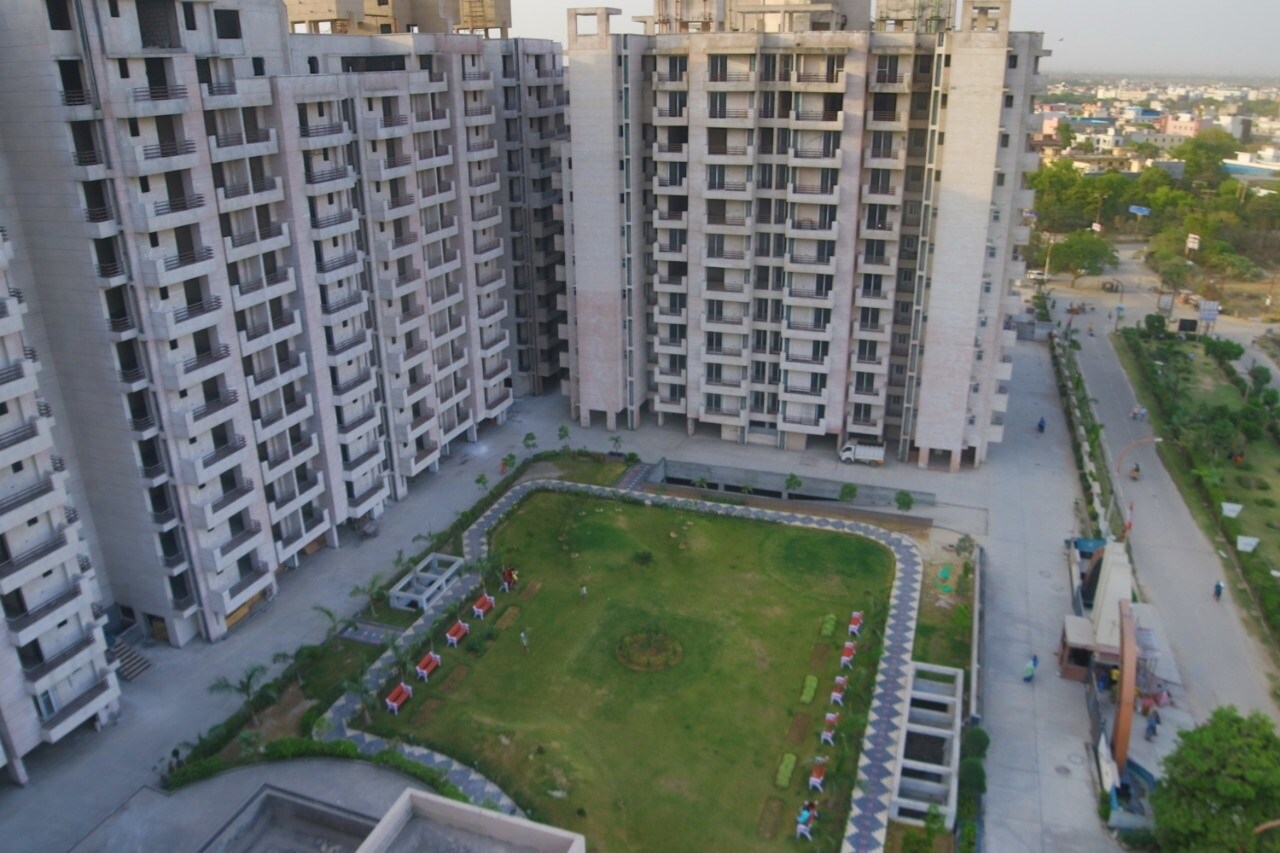 Care The Alien Court Apartment Exteriors 2