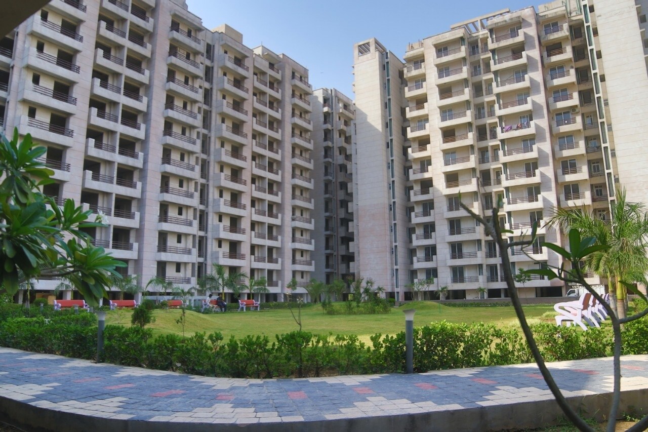 Care The Alien Court Apartment Exteriors 4