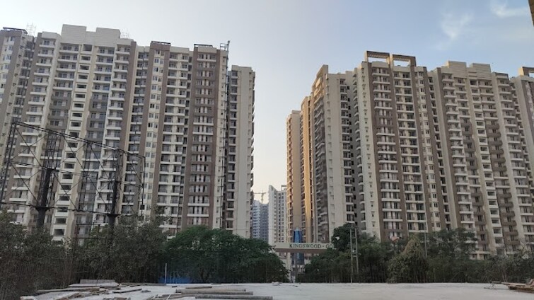 Kingswood Court Apartment Exteriors 1