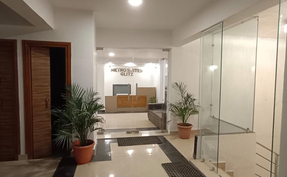 Metro Suites Glitz Waiting Lounge