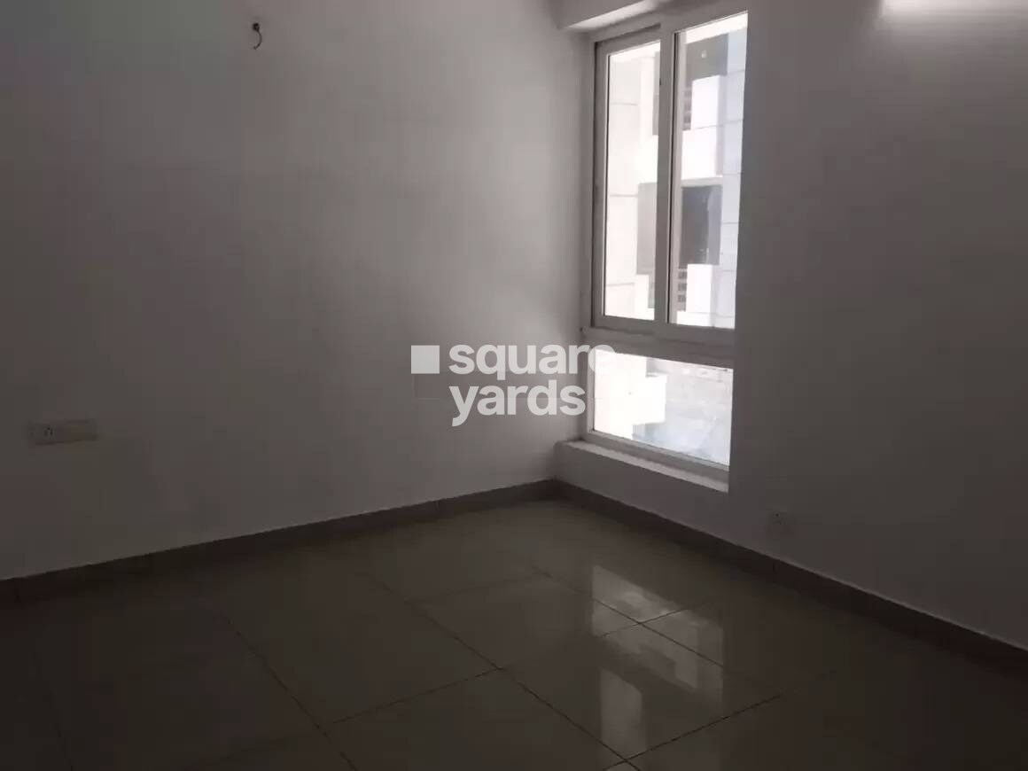 Rajyan The Alien Court