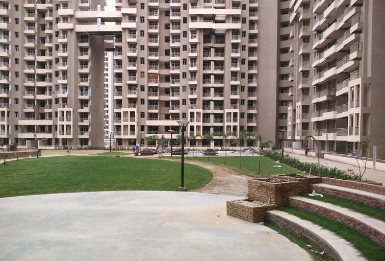 AIG Park Avenue Apartment Exteriors