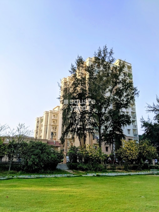 Eldeco Golf View Apartments in GN Sector Omega I, Greater Noida 77.35