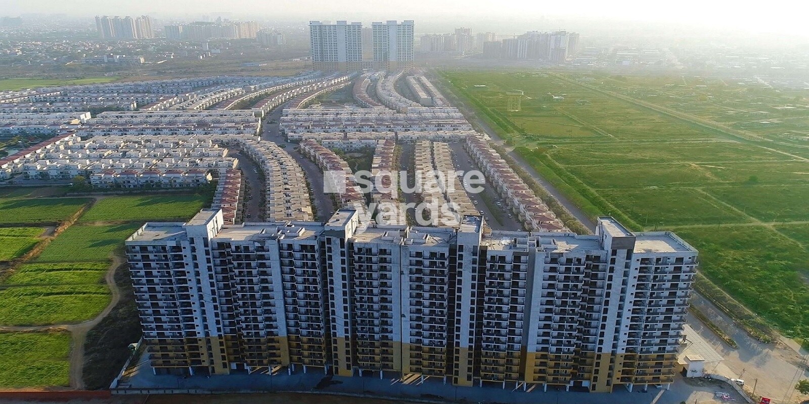 Paramount Golf Forest Studio Apartments OAK Tower Featured Image