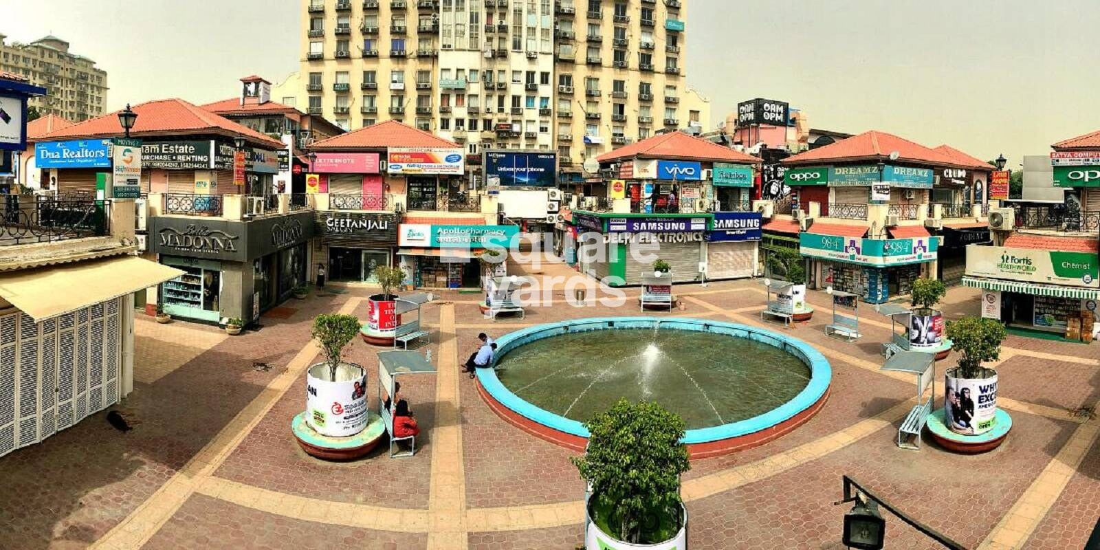 DLF Galleria Market residential project in Sector 28
