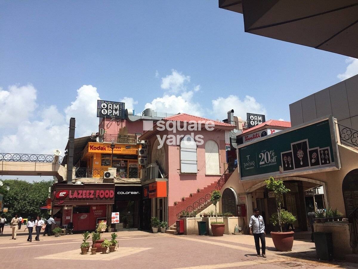 DLF Galleria Market
