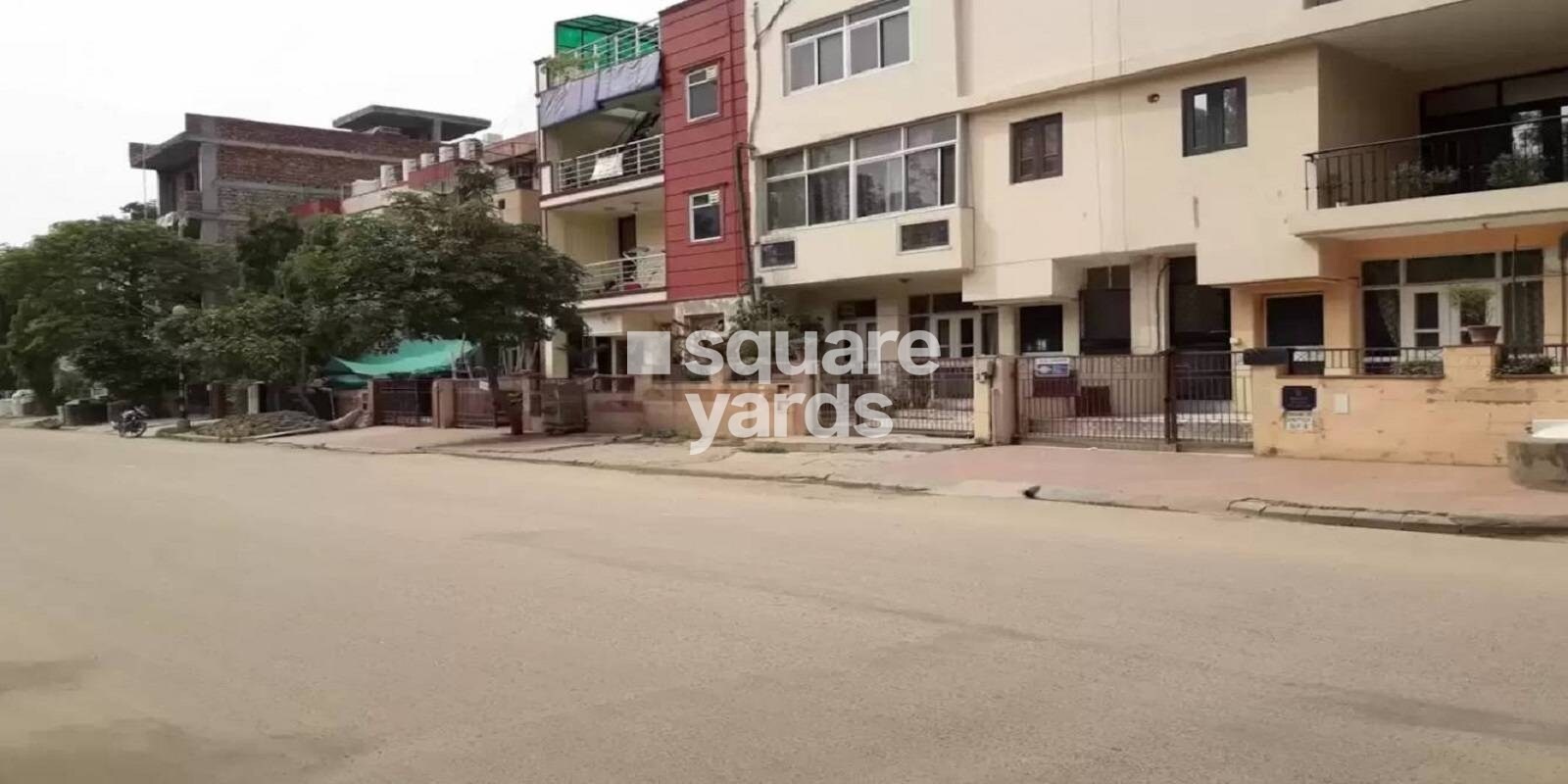 dlf-pink-town-house