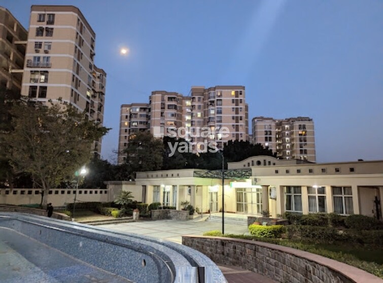 DLF Silver Oaks Tower View 3