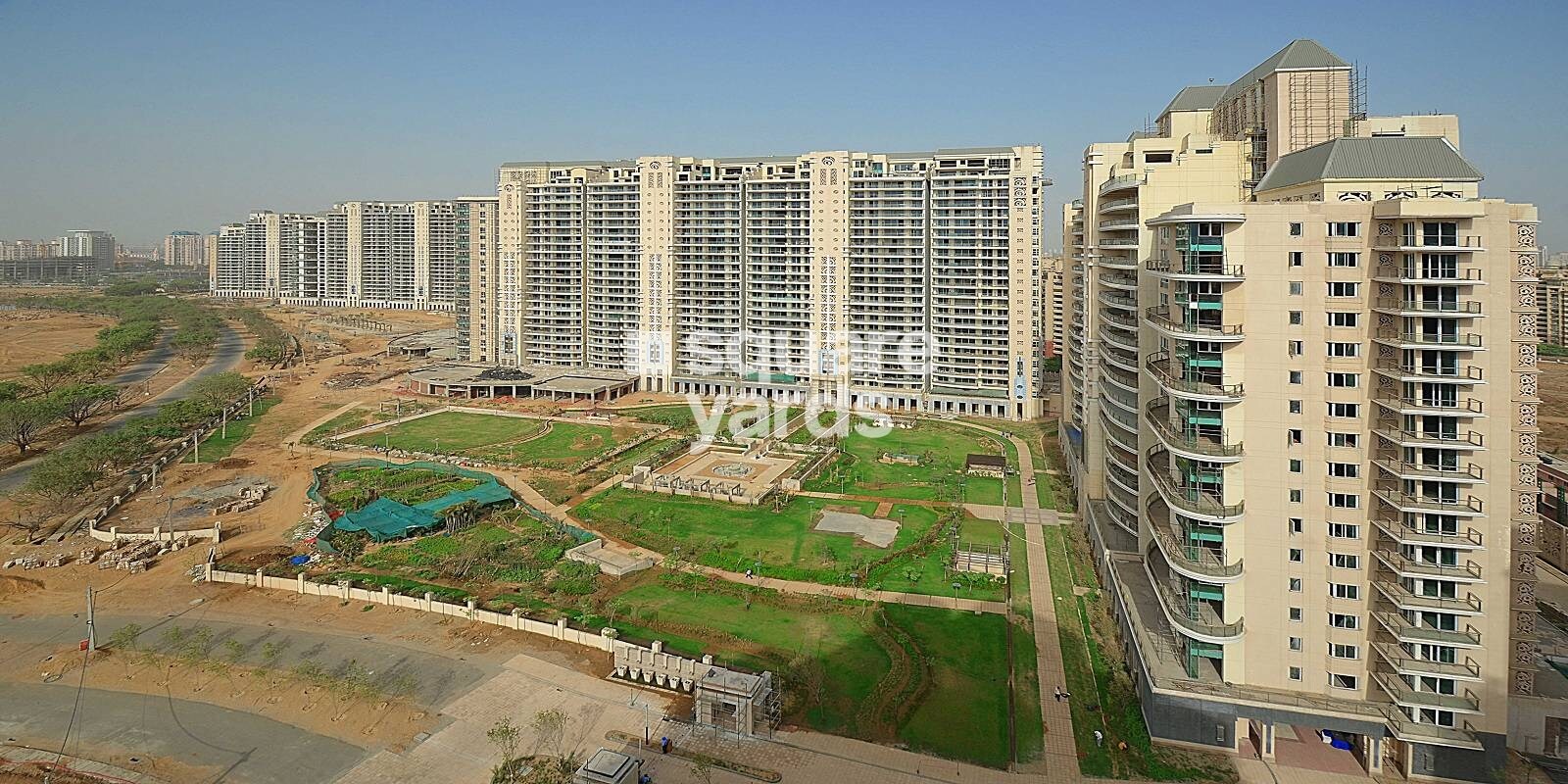 DLF The Aralias Tower View 8