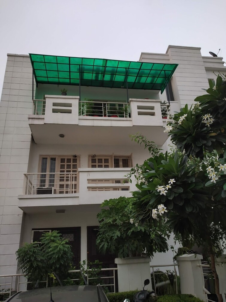 M2K The White House Apartment Exteriors 2