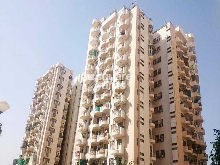 Resale 4 Bedroom 4200 Sq.Ft. Penthouse in Maple Heights, Sector 43