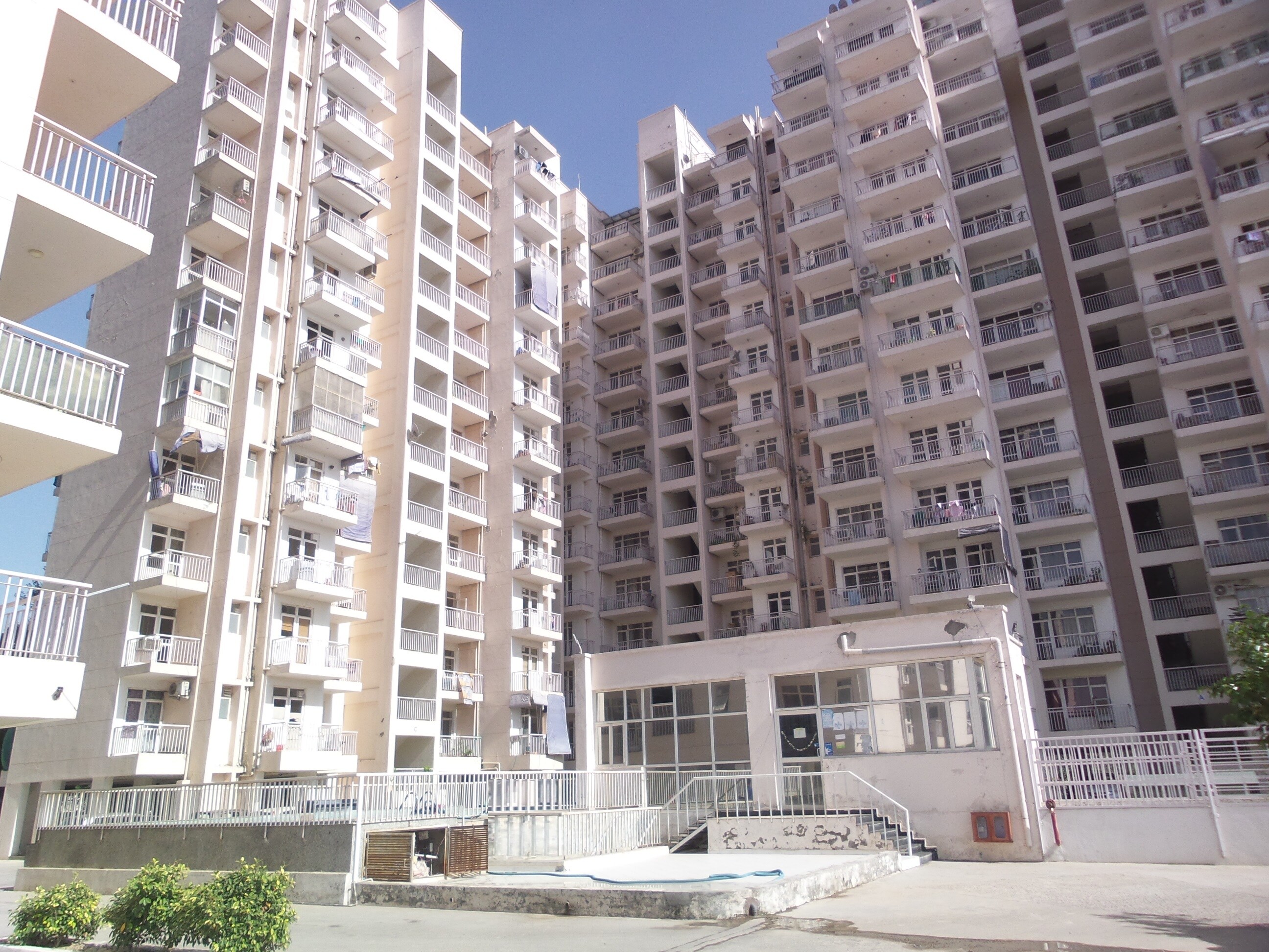 Maxworth Premier Urban Apartment Exteriors