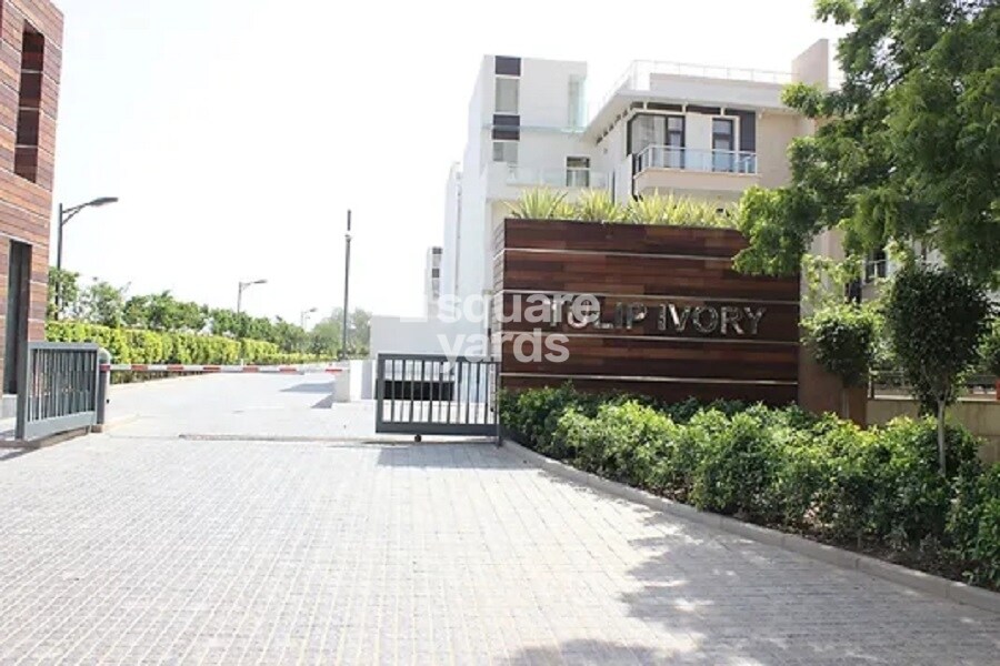 Tulip Ivory Entrance View