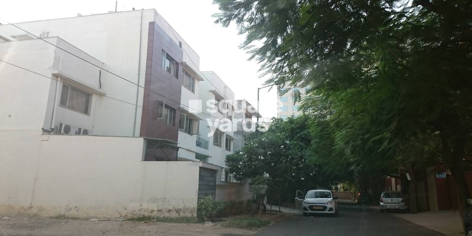 unitech-greenwood-city-apartment
