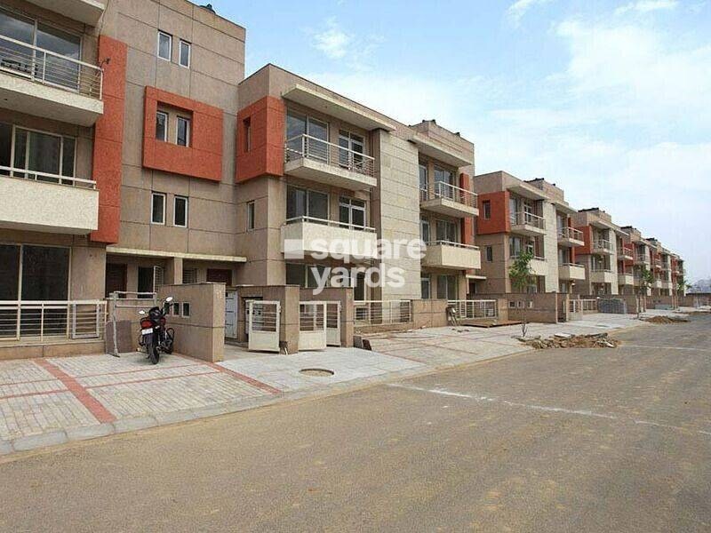 Unitech Nirvana Country Cedar Crest Tower View