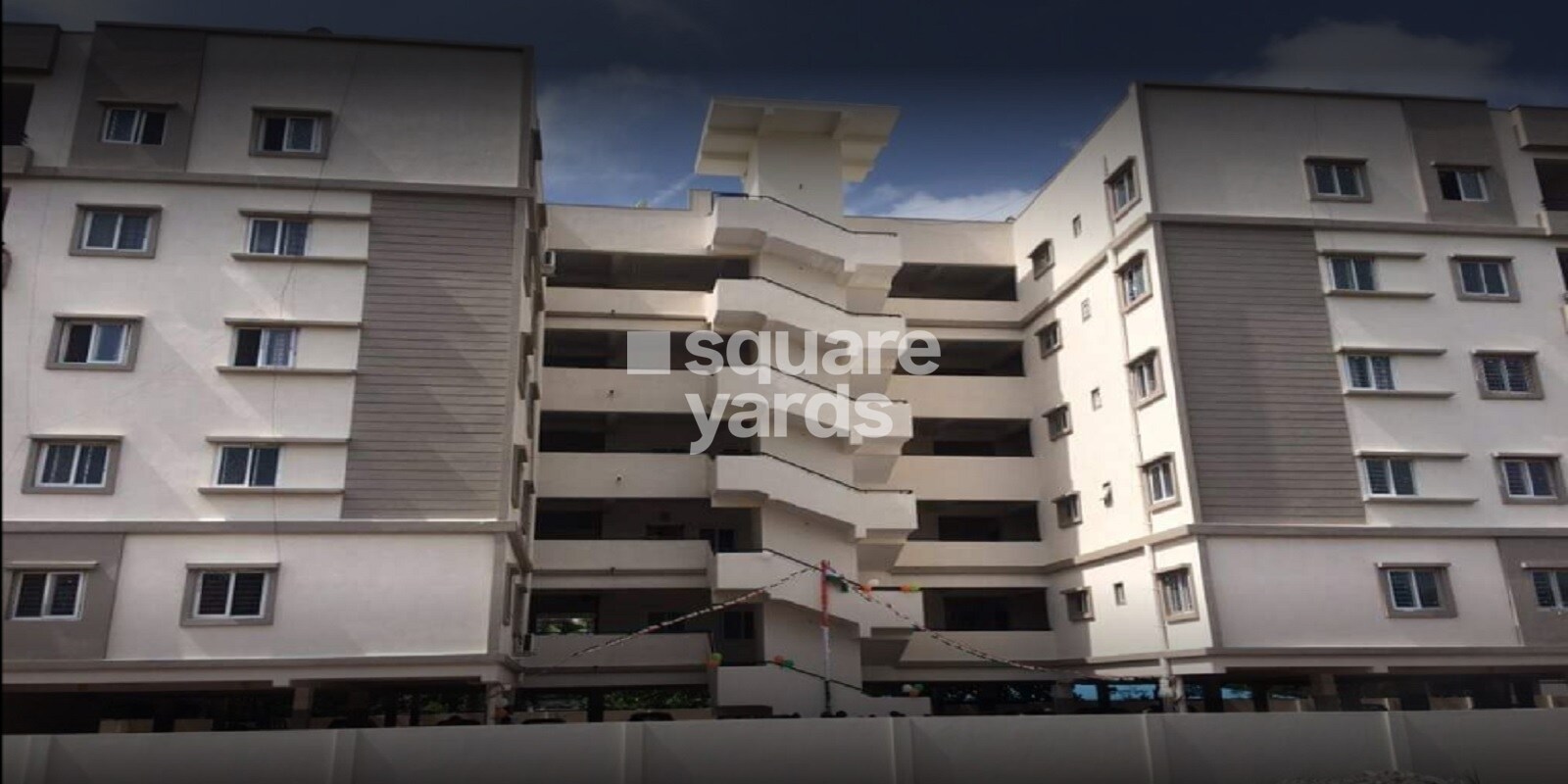 Maximus Hill Side Towers