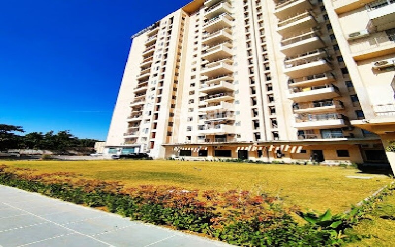 Felicity Roongtas Aventura