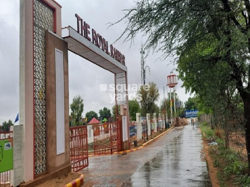 Roylux The Royal Ramsar Entrance View