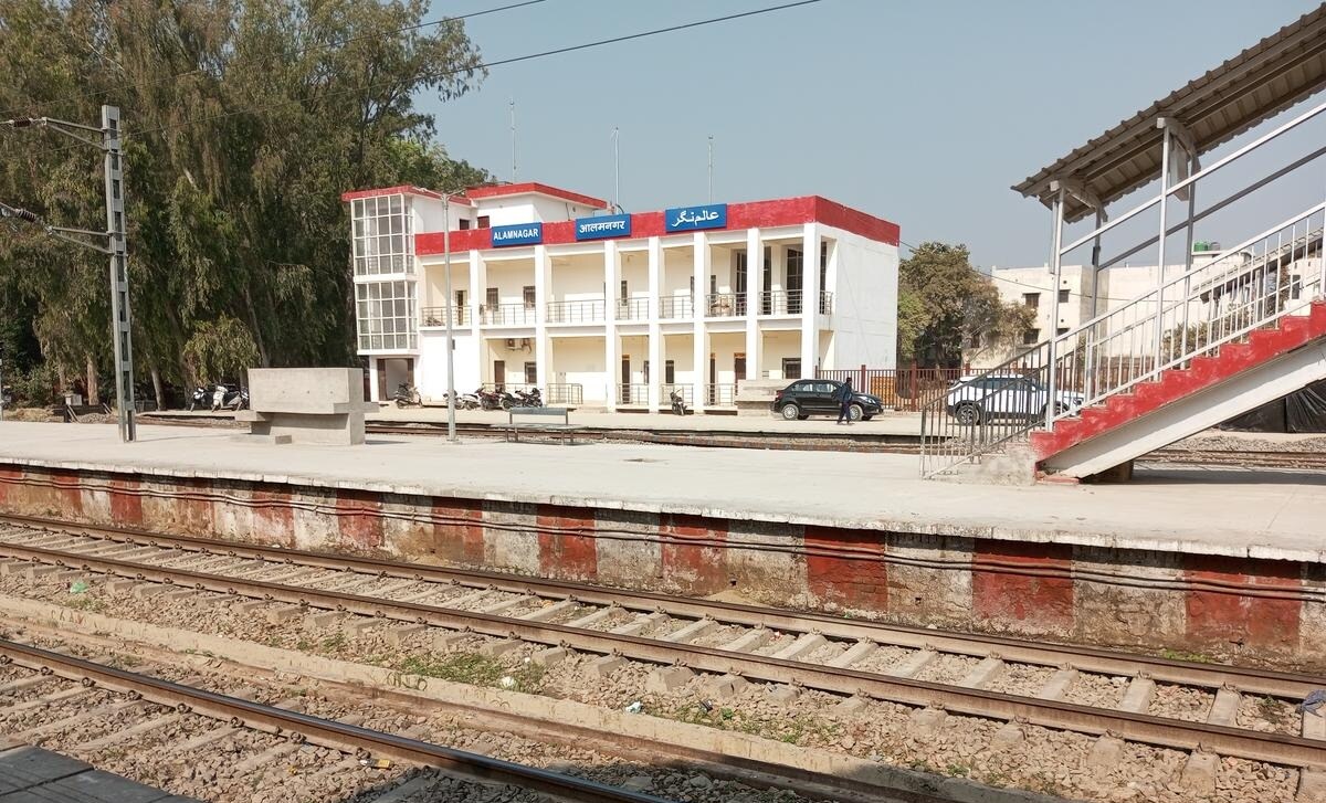 Alamnagar Railway Station Rajajipuram