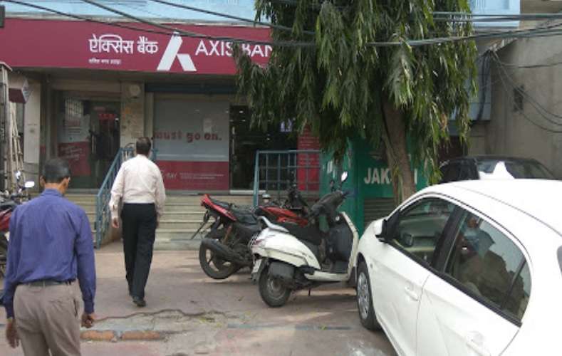 Axis Bank,  Kamla Nagar