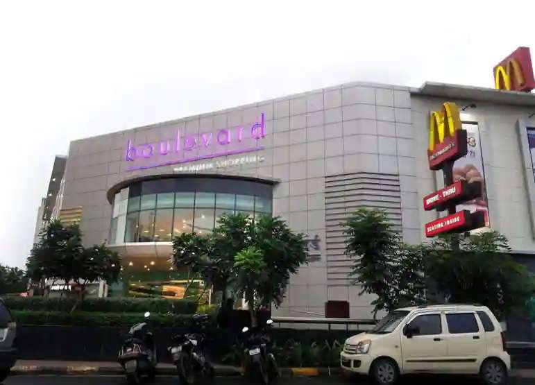 Boulevard Mall,  Ghodbunder Road