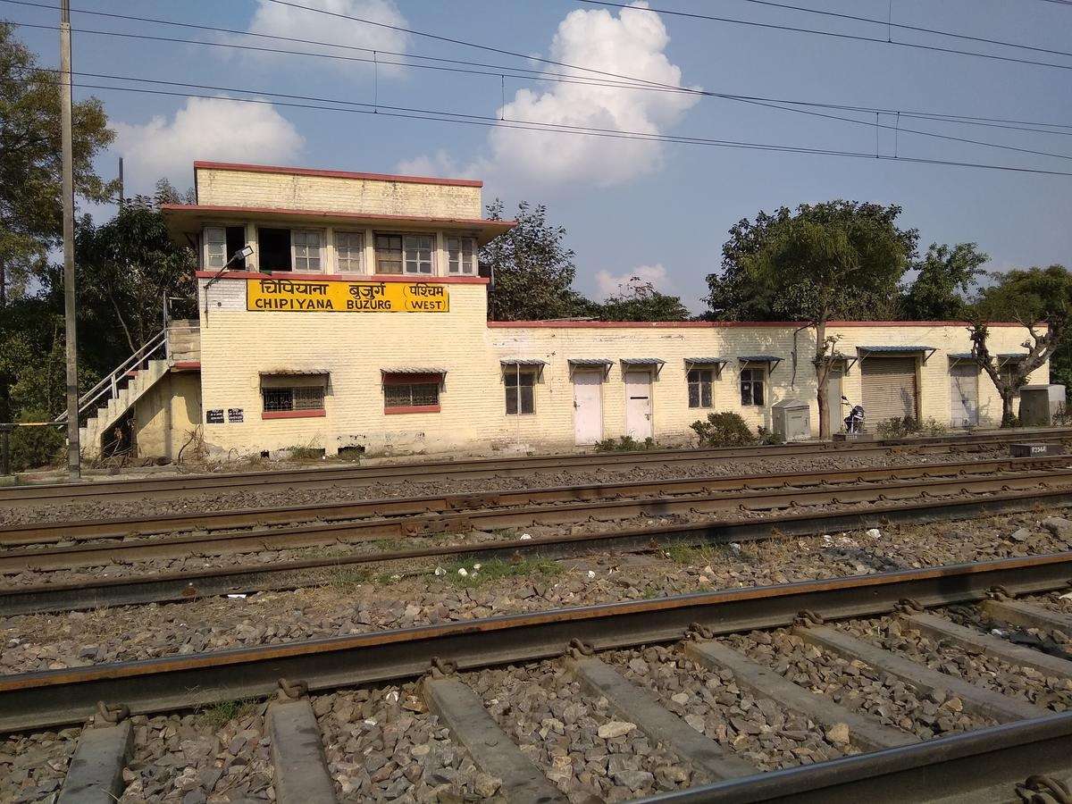 Chipyana Buzurg Railway Station,  Gaur City