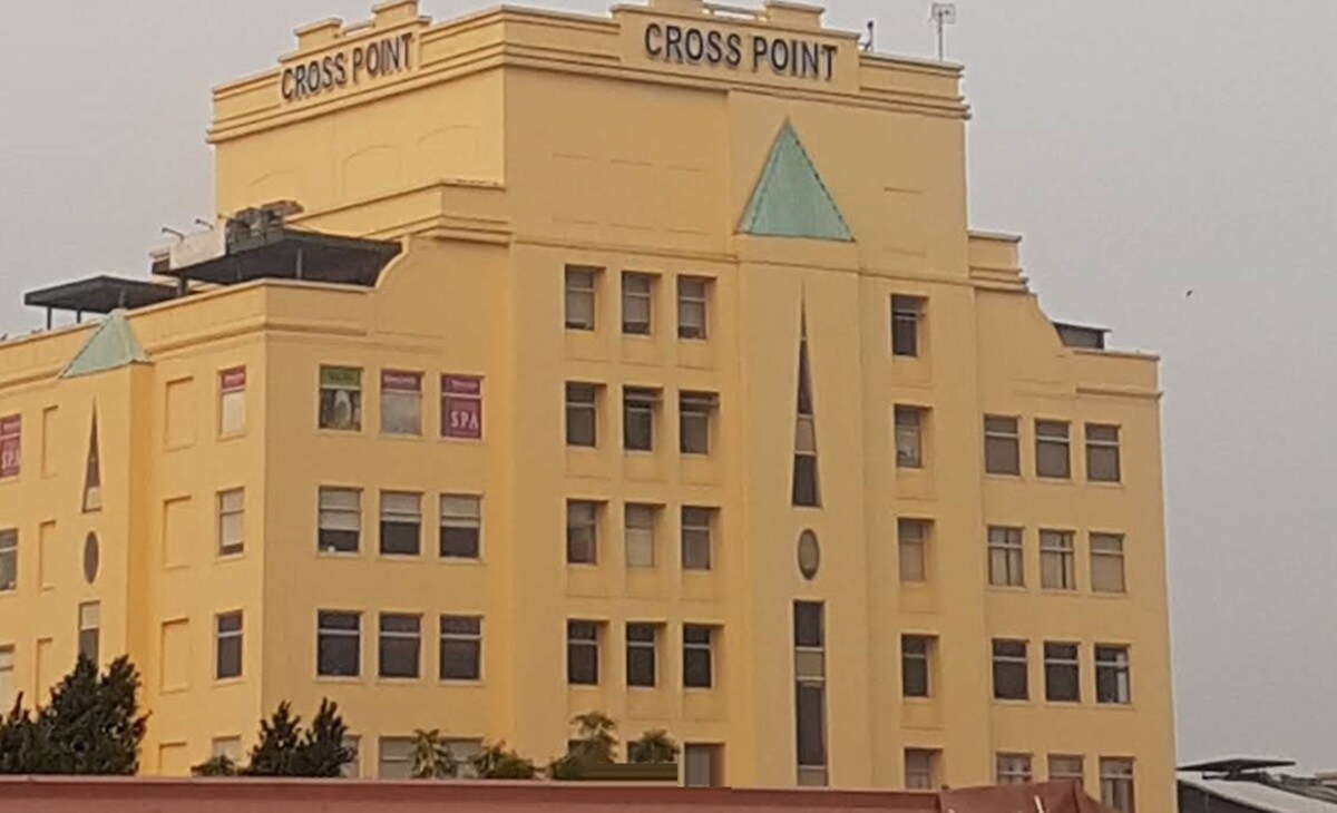 Cross Point Mall Sector 28