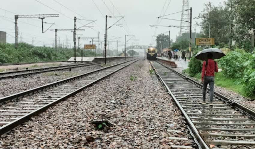 Dankaur Railway Station,  Ladpura