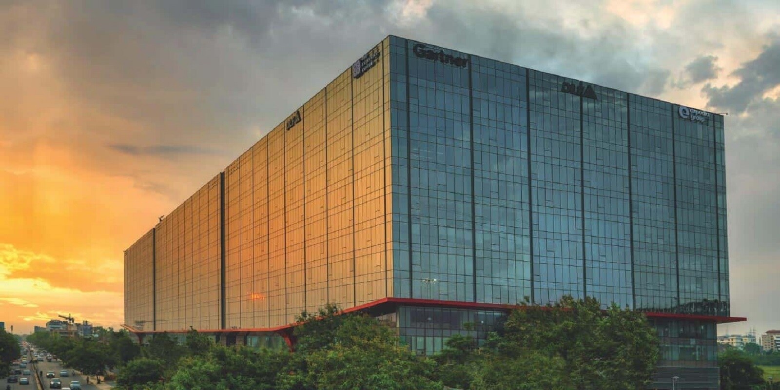DLF Cyber Park Sector 19