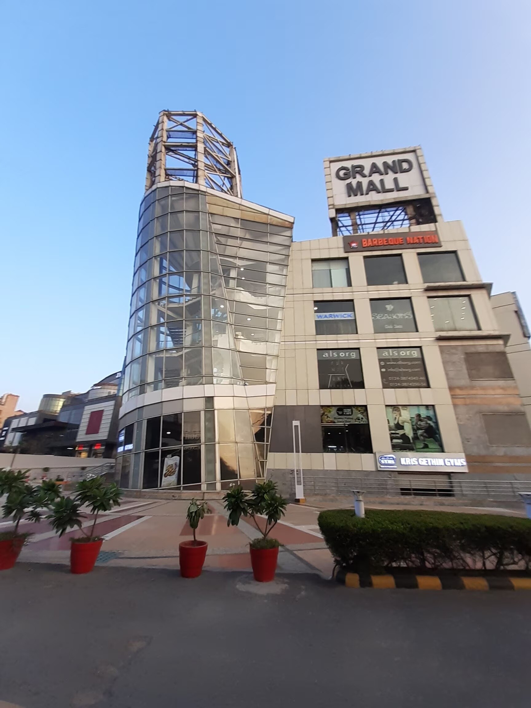 DLF Grand Mall Sector 28