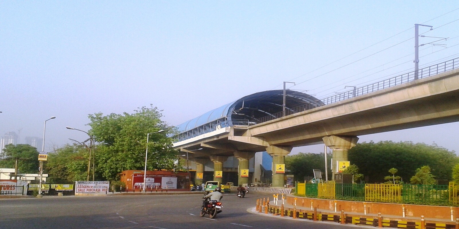 Golf Course Metro Station Noida Golf Course