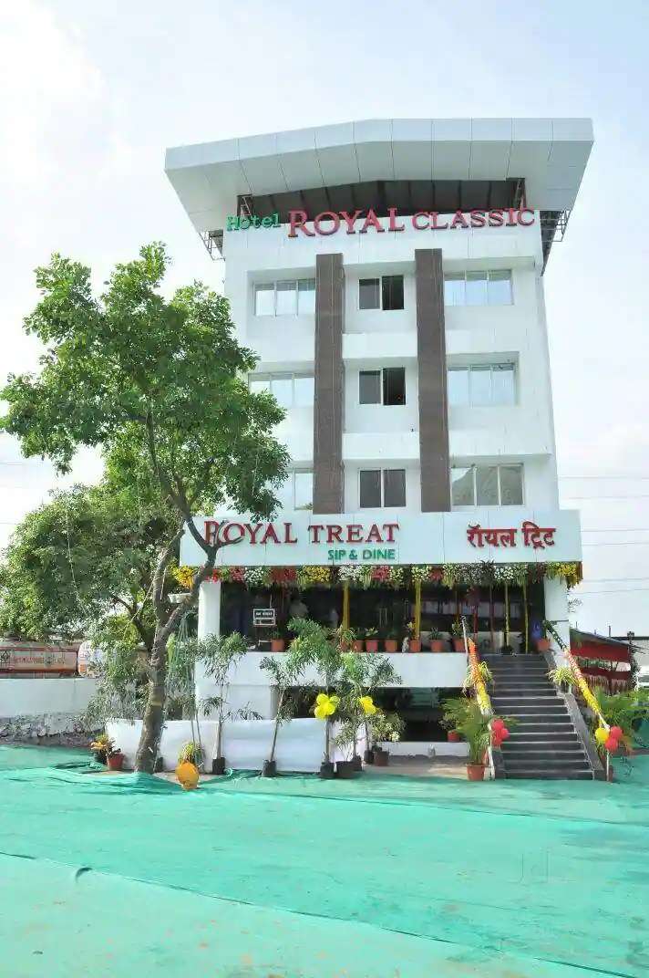Hotel Royal Classic,  Kalyan East